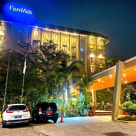 Famvida Hotel Lubuklinggau Екстериор снимка