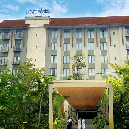 Famvida Hotel Lubuklinggau Екстериор снимка