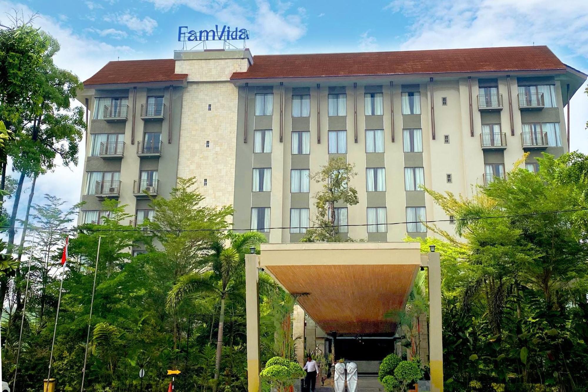 Famvida Hotel Lubuklinggau Екстериор снимка