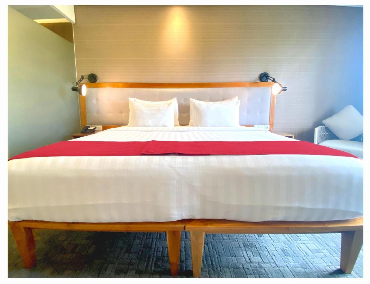 Famvida Hotel Lubuklinggau Екстериор снимка