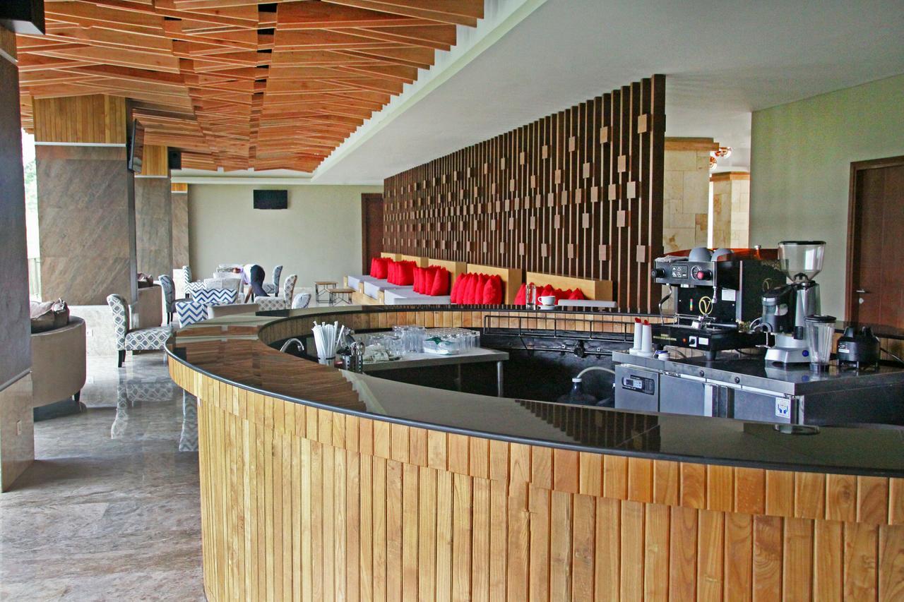 Famvida Hotel Lubuklinggau Екстериор снимка