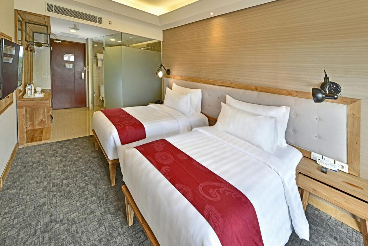 Famvida Hotel Lubuklinggau Екстериор снимка