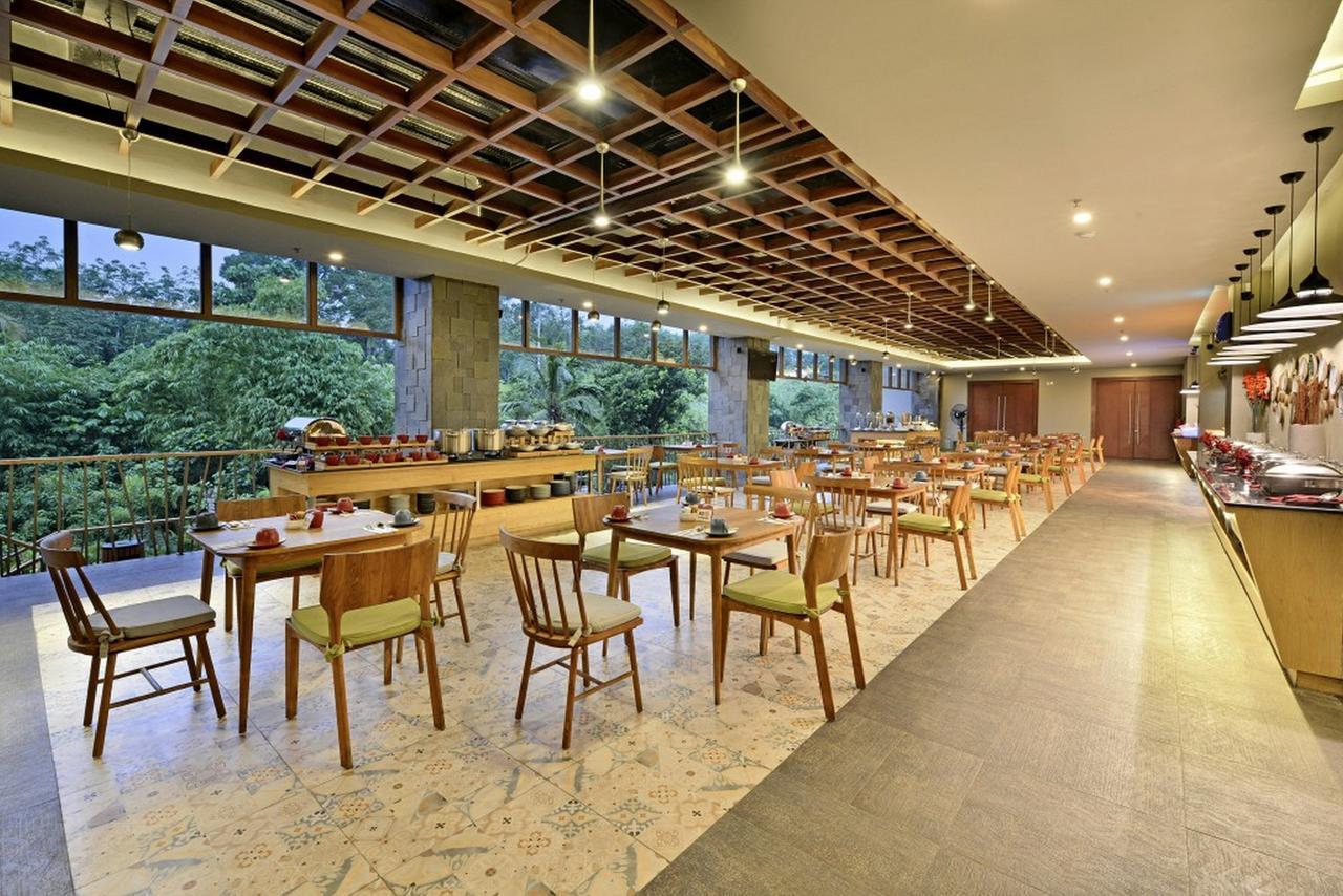 Famvida Hotel Lubuklinggau Екстериор снимка