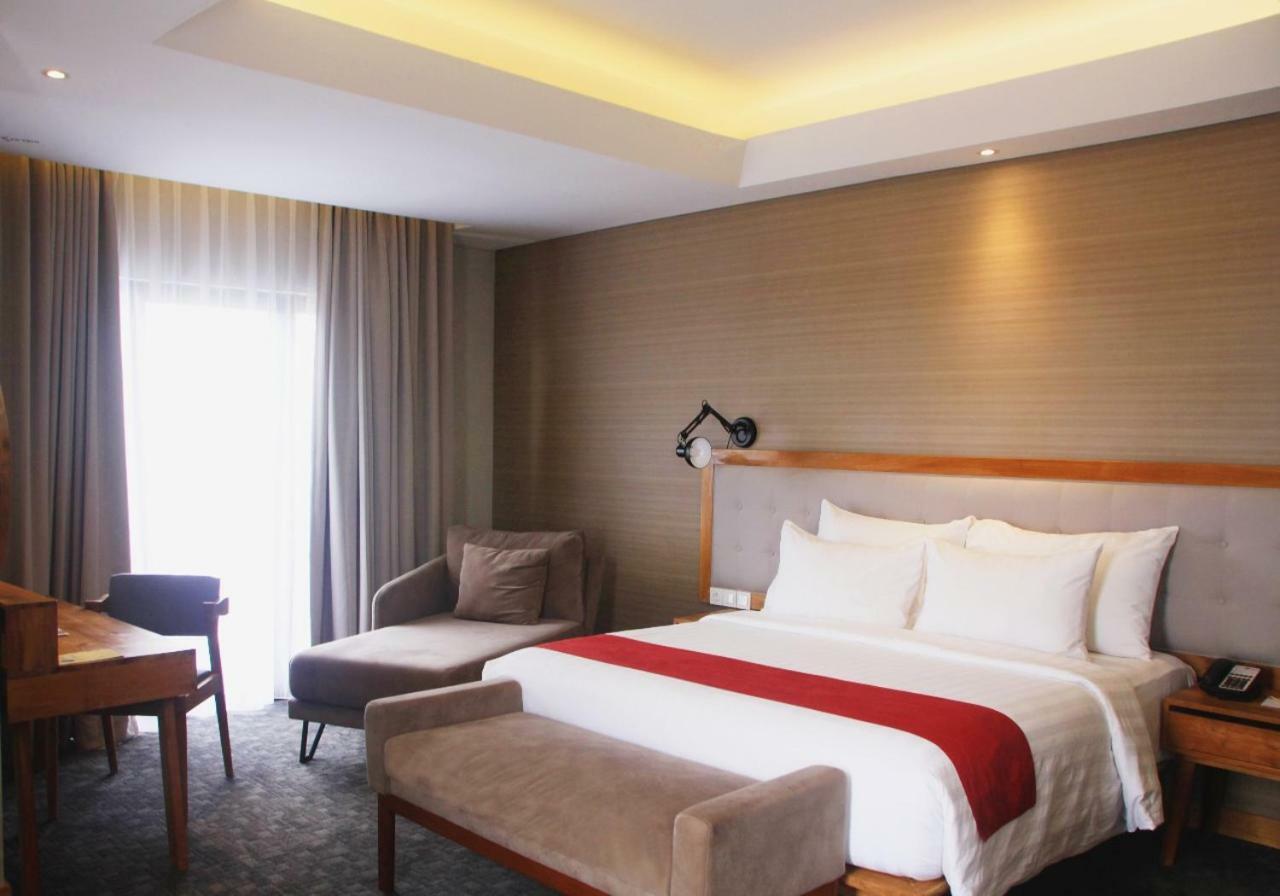 Famvida Hotel Lubuklinggau Екстериор снимка